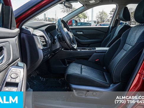 Used 2025 Nissan Rogue SV image 20