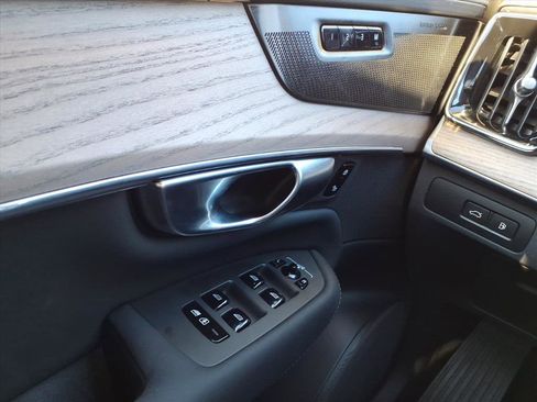 Used 2025 Volvo XC90 T8 Plus w/ Protection Package Premier image 43