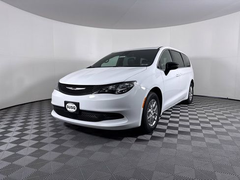 New 2026 Chrysler Voyager LX image 17