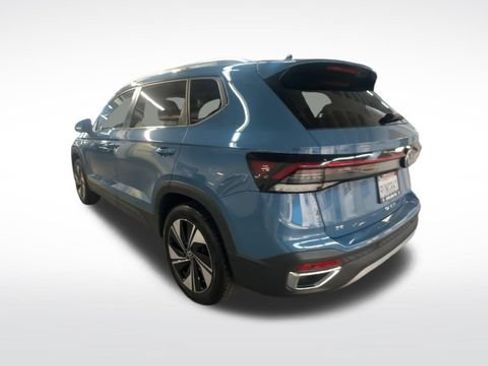 Certified 2025 Volkswagen Taos SE AWD/4WD image 7