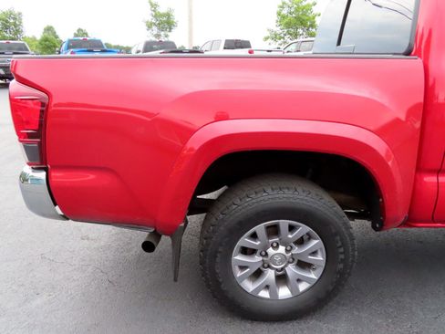 Used 2019 Toyota Tacoma TRD Off-Road image 18