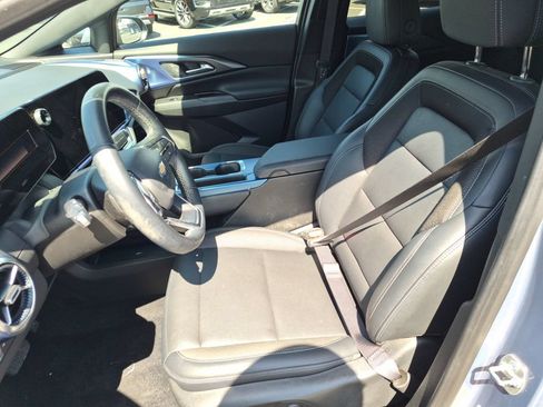 Used 2024 Chevrolet Equinox EV LT FWD image 11