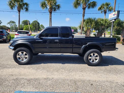 Used 2004 Toyota Tacoma PreRunner RWD image 2