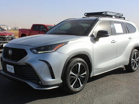 Used 2021 Toyota Highlander XSE image 11