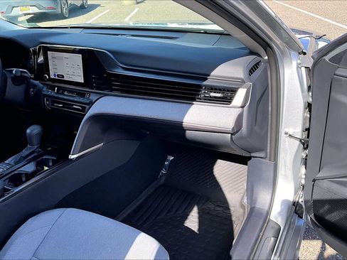 Used 2025 Toyota Camry LE w/ Convenience Package image 18