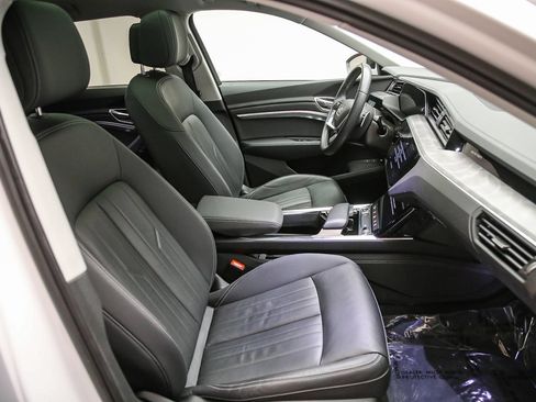 Certified 2024 Audi Q8 e-tron Premium AWD/4WD image 17