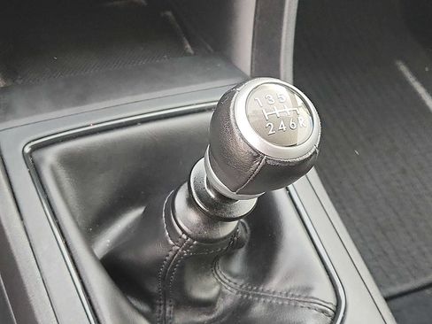 Used 2023 Subaru Crosstrek 2.0i Premium image 14