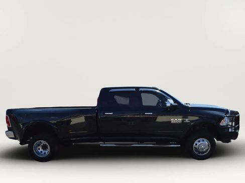 Used 2018 RAM 3500 Laramie w/ Convenience Group AWD/4WD image 11