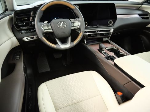 Used 2025 Lexus RX 350 w/ Convenience Package AWD/4WD image 2