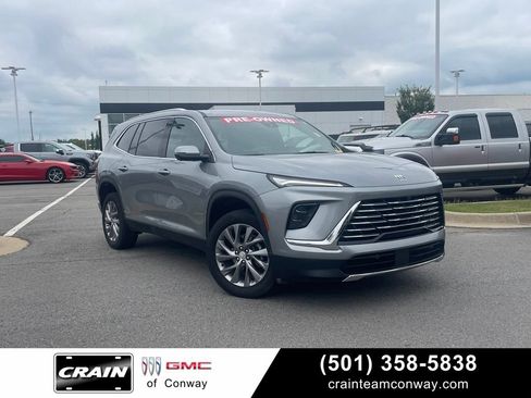 Used 2025 Buick Enclave Preferred FWD image 1