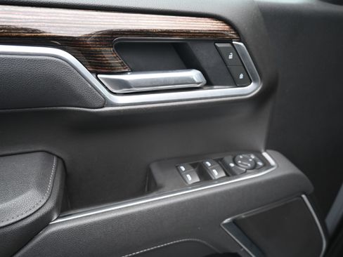 Used 2025 GMC Sierra 1500 Elevation image 16