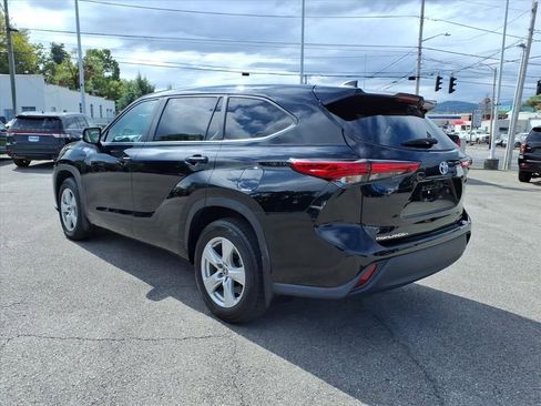 Used 2023 Toyota Highlander LE image 6