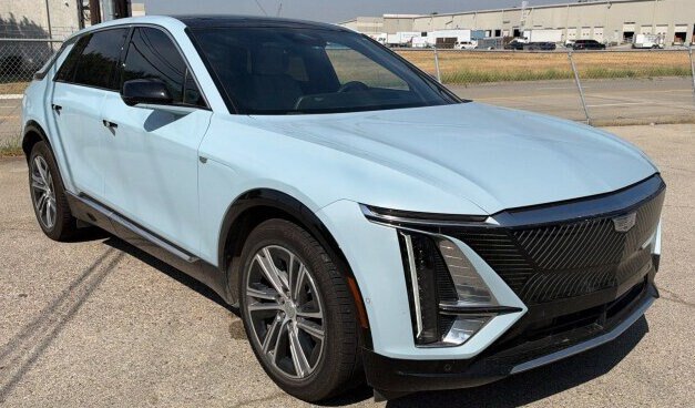 Certified 2024 Cadillac Lyriq Luxury AWD/4WD image 2
