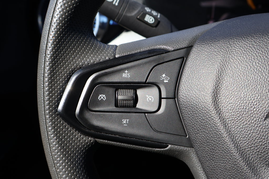 Used 2025 Chevrolet Trax LT FWD image 17