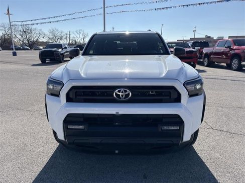 Used 2025 Toyota 4Runner SR5 image 9