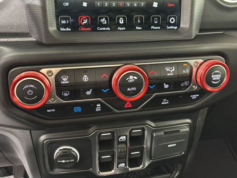 Used 2023 Jeep Wrangler Unlimited Sahara w/ Cold Weather Group AWD/4WD image 34
