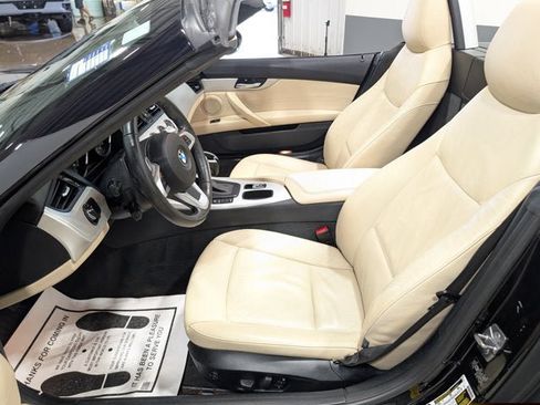 Used 2009 BMW Z4 sDrive30i RWD image 17