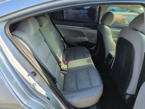 Used 2017 Hyundai Elantra SE w/ SE A/T Tech Package 03 image 28