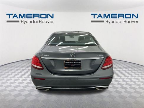 Used 2018 Mercedes-Benz E 300 4MATIC image 4