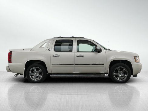 Used 2013 Chevrolet Avalanche LTZ image 6