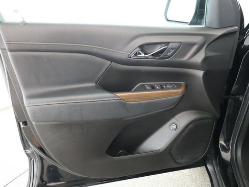 Used 2023 GMC Acadia SLE w/ Driver Convenience Package image 8