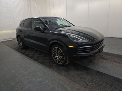 Used 2022 Porsche Cayenne Platinum Edition image 3