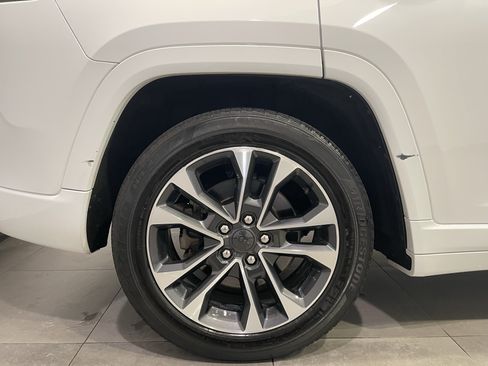 Used 2023 Jeep Grand Cherokee Overland AWD/4WD image 9