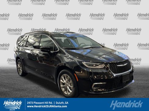 Used 2022 Chrysler Pacifica Touring-L image 1