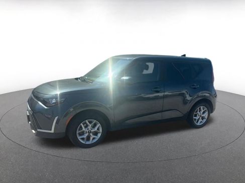 Used 2025 Kia Soul LX w/ LX Technology Package FWD image 8