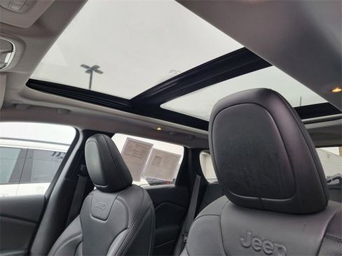 Certified 2021 Jeep Cherokee Limited image 4