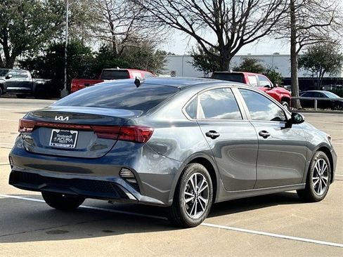 Used 2024 Kia Forte LXS w/ LXS Technology Package image 4