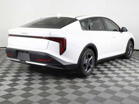 New 2026 Kia K4 LXS image 5