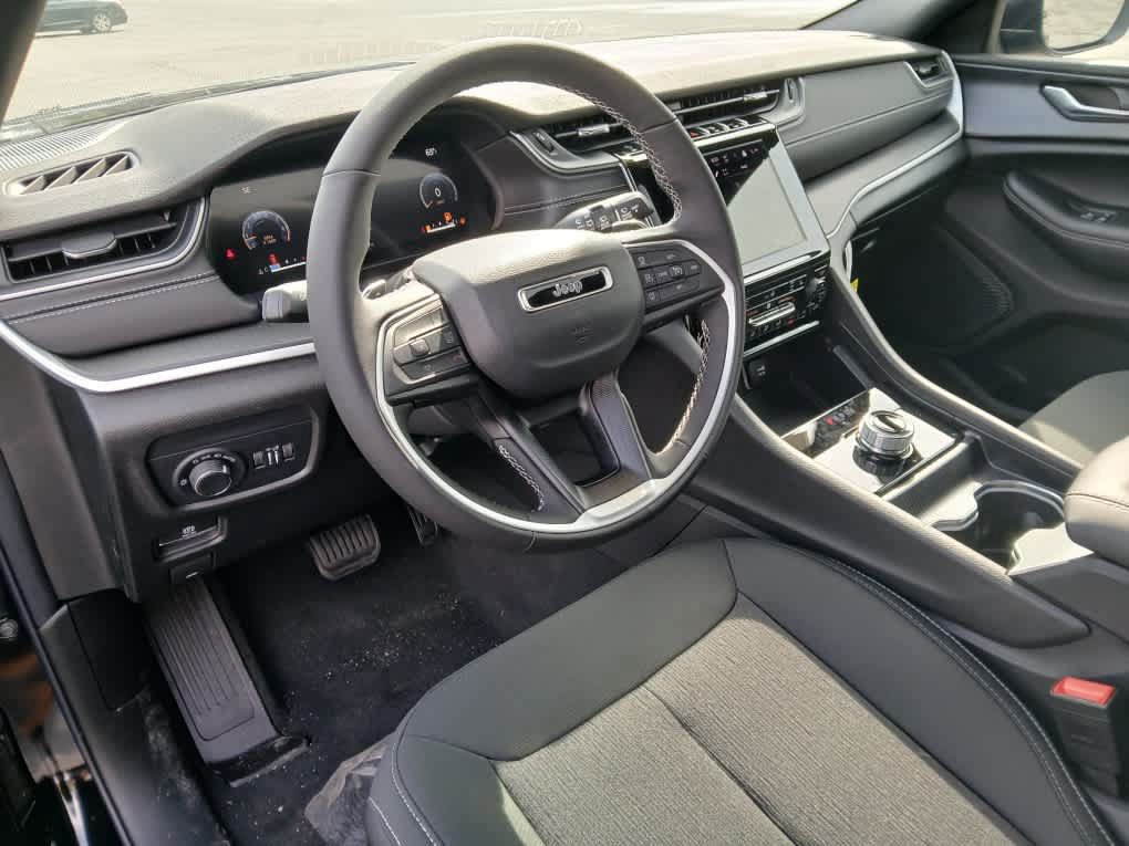New 2025 Jeep Grand Cherokee Laredo X w/ Luxury Tech Group I AWD/4WD image 11