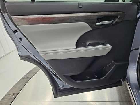 Used 2021 Toyota Highlander Platinum image 37