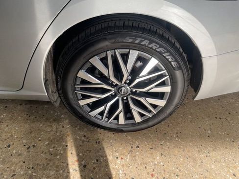 Used 2024 Nissan Altima 2.5 SV image 36