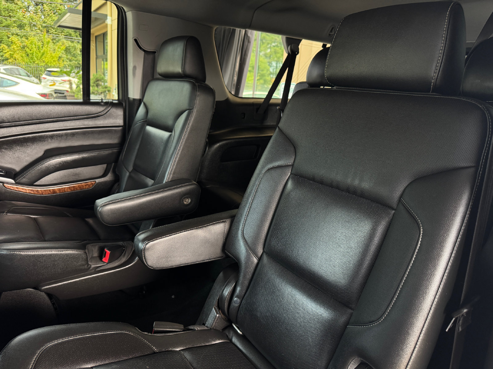 Used 2018 Chevrolet Suburban Premier RWD image 16