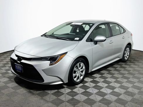 Certified 2025 Toyota Corolla LE FWD image 3
