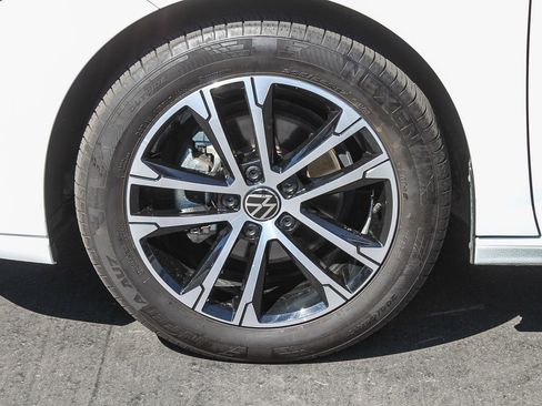 Used 2025 Volkswagen Jetta Sport image 12