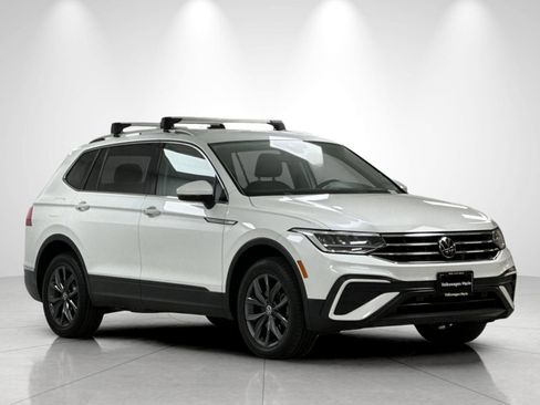 Used 2023 Volkswagen Tiguan SE FWD image 7