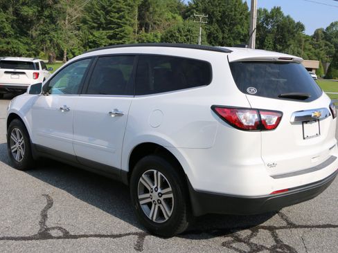Used 2016 Chevrolet Traverse LT FWD image 3