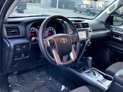 Used 2018 Toyota 4Runner SR5 Premium image 16