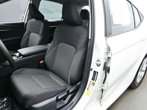 Used 2025 Toyota Camry LE image 11