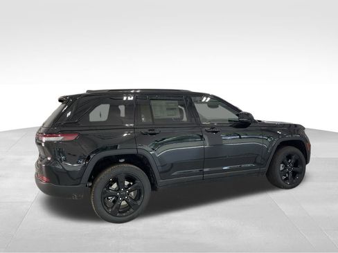 New 2025 Jeep Grand Cherokee Limited w/ Luxury Tech Group II image 4