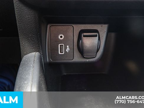 Used 2020 Nissan Versa SR w/ Convenience Package image 45