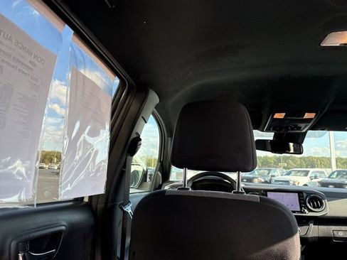 Used 2023 Toyota Tacoma TRD Off-Road image 31