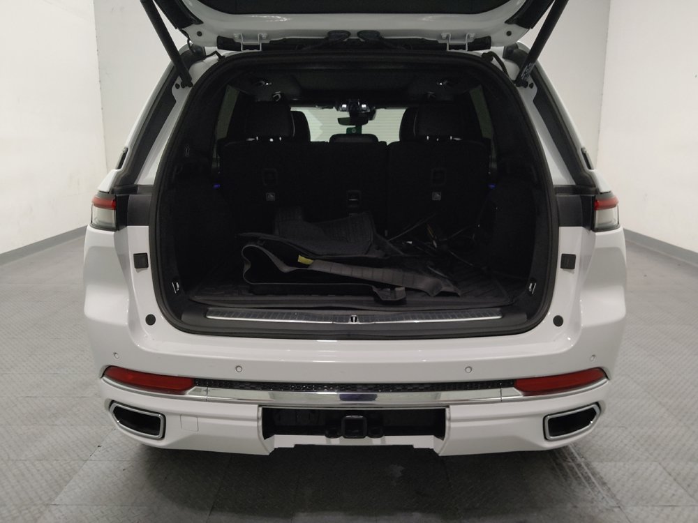 Used 2022 Jeep Grand Cherokee Overland AWD/4WD image 29