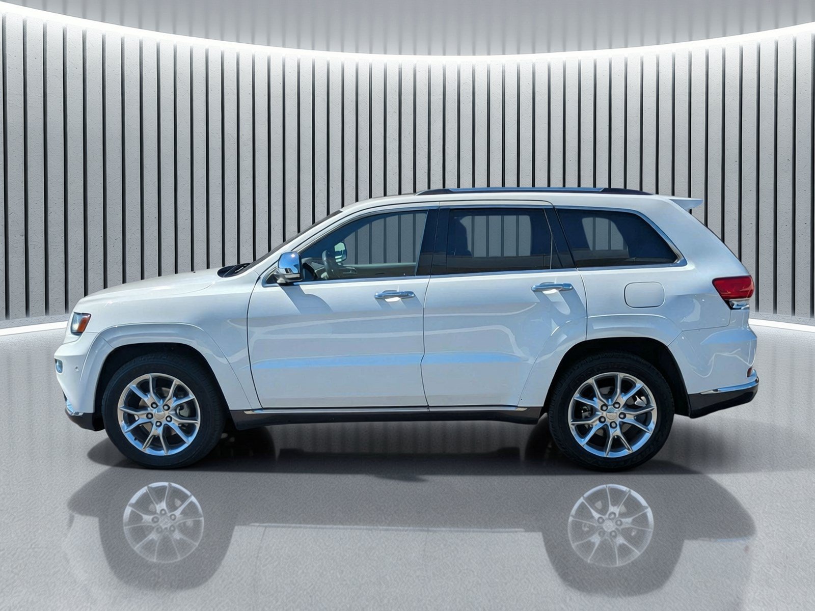 Used 2014 Jeep Grand Cherokee Summit AWD/4WD image 9