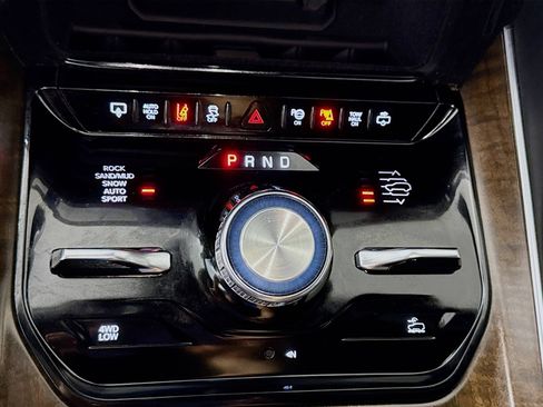 Used 2022 Jeep Grand Wagoneer Series II w/ Premium Group II image 18