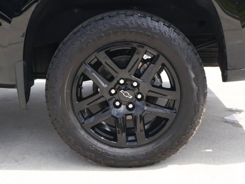 Used 2025 Chevrolet Silverado 1500 Custom image 9