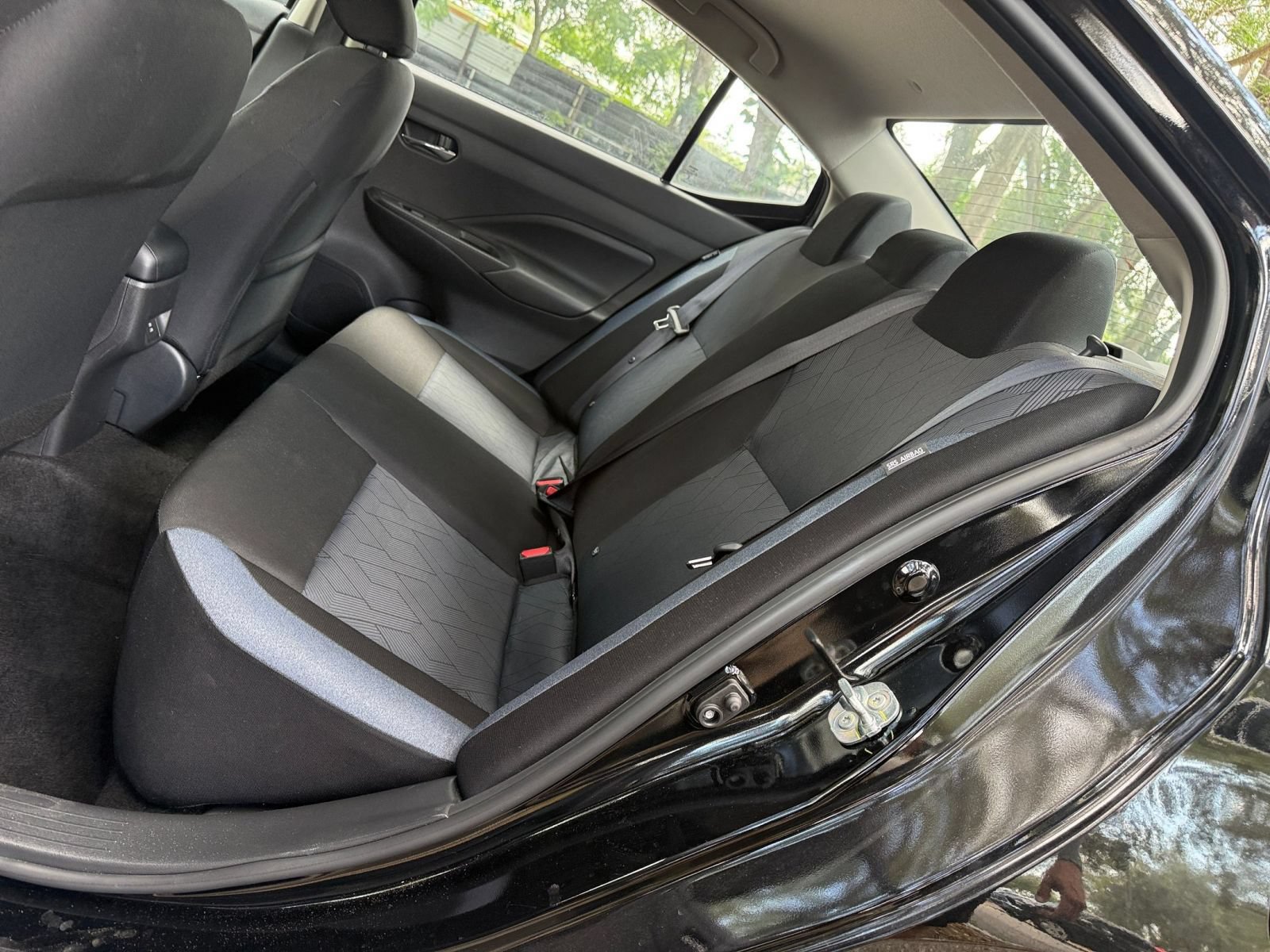 Used 2025 Nissan Versa SV FWD image 33